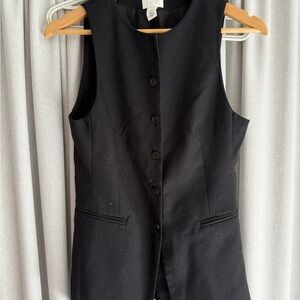 HM Black Sleeveless Button-Up Vest
